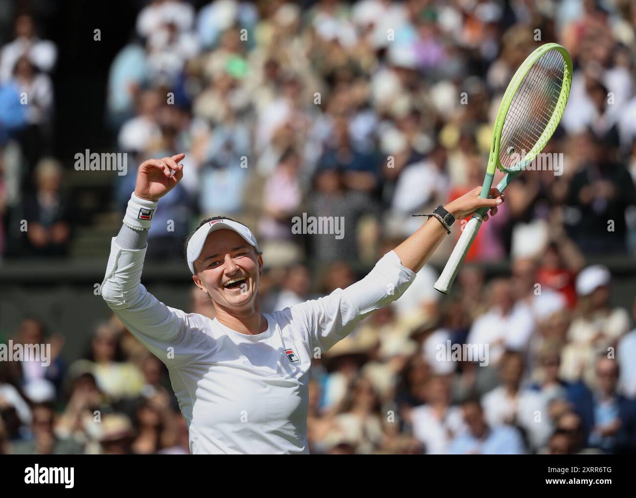 What role does coach Sven Groeneveld play in Muchová's success?