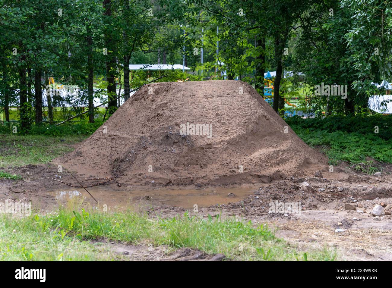 Large pile of sand hi-res stock photography and images - Alamy
