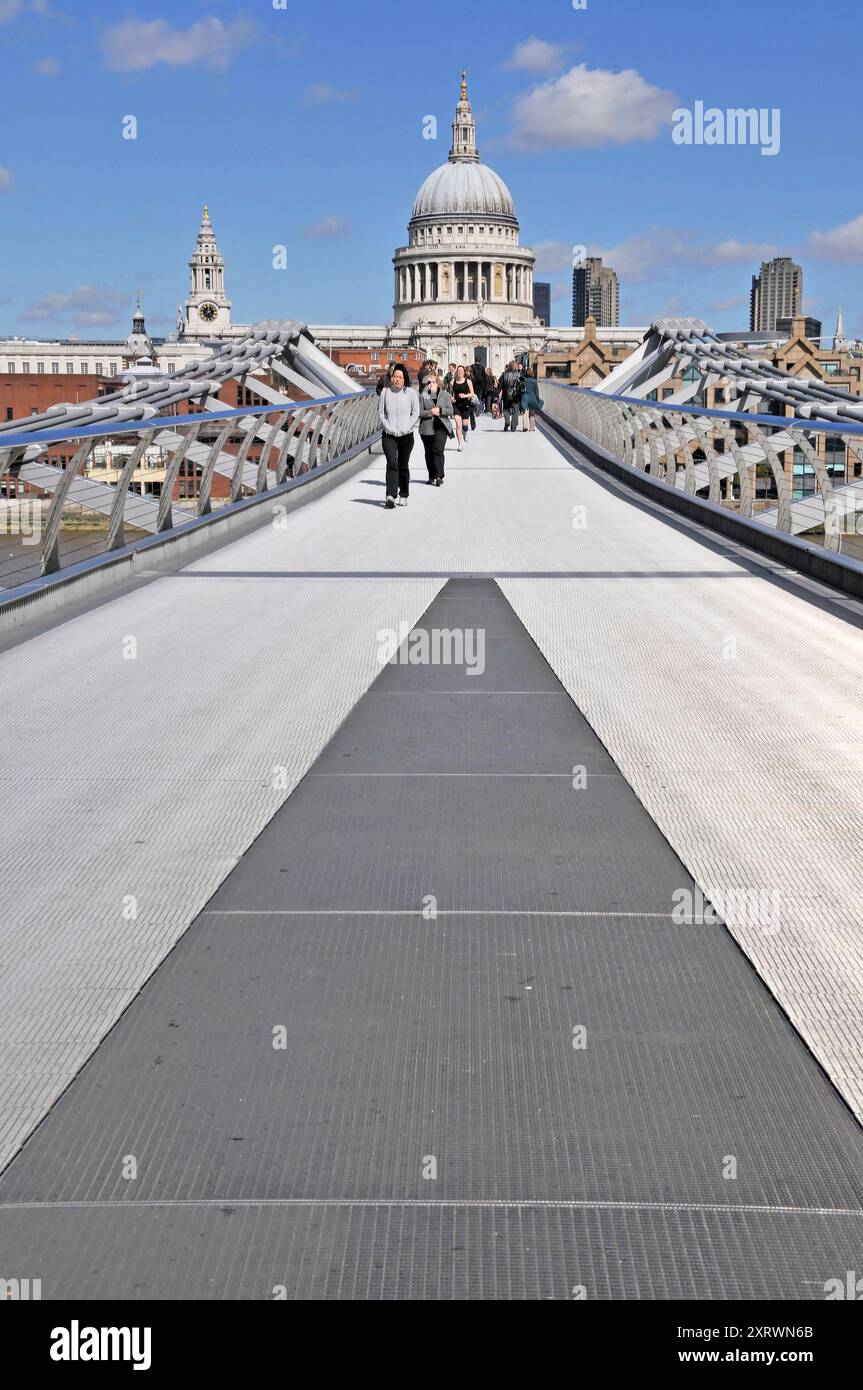 Leading in Lines in photo art draws attention to walkers moving into space on foot bridge as well as the dominating dome of St Pauls London England UK Stock Photo