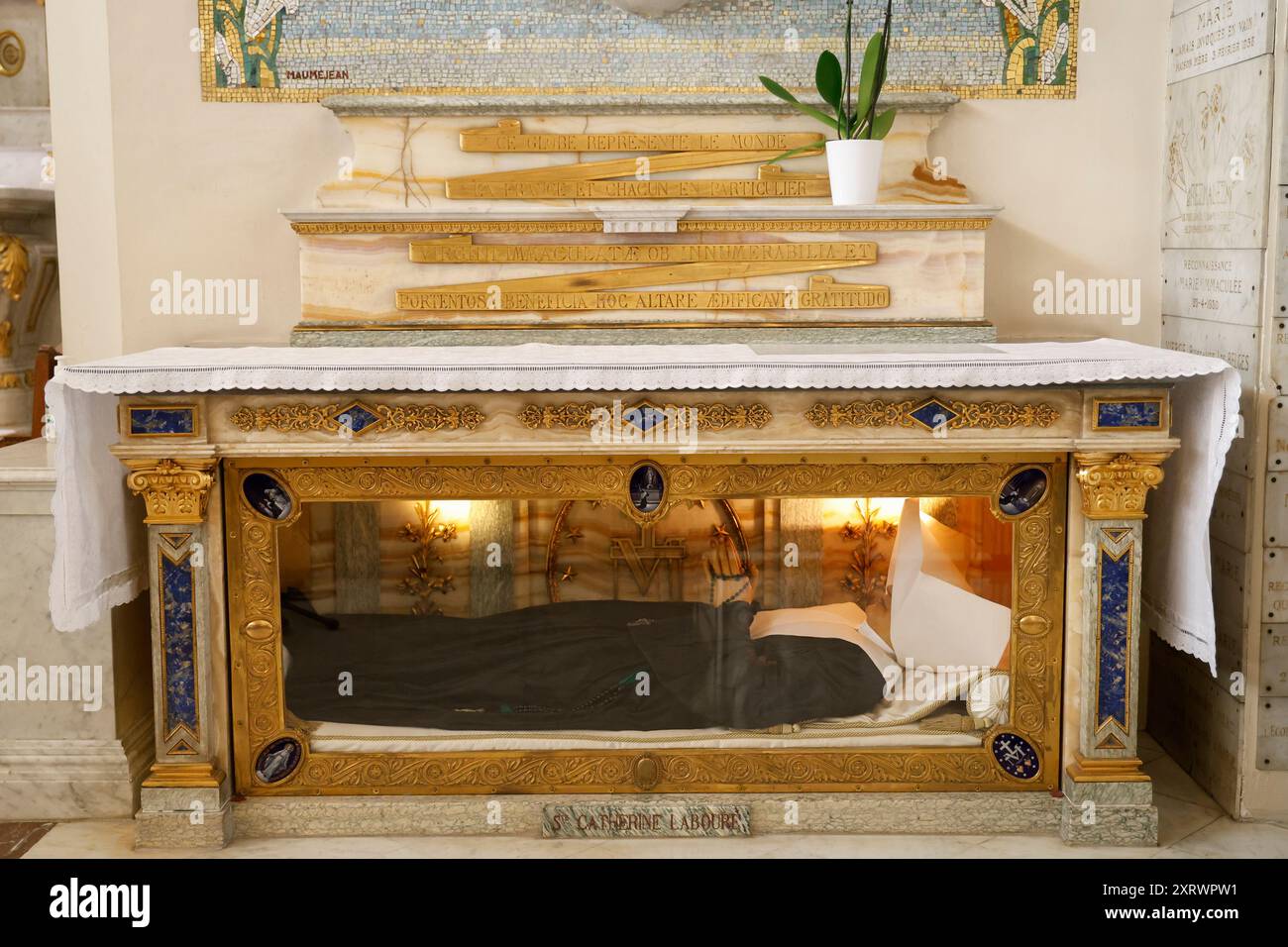 THE CHAPEL OF OUR LADY OF THE MIRACULOUS MEDAL Stock Photo Alamy