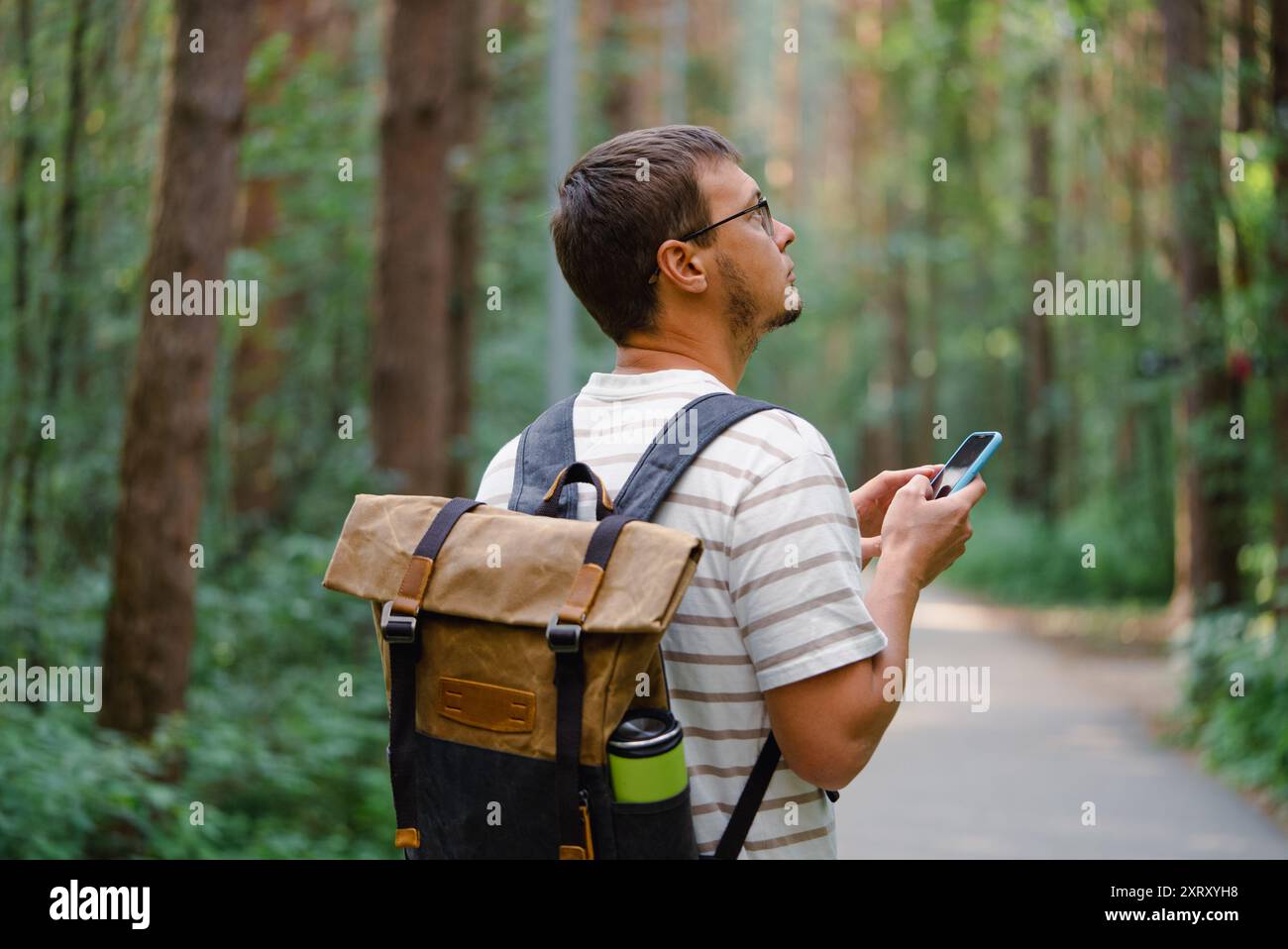 Navigate Man Outdoor mapping in hike man hi-res stock photography and images - Alamy