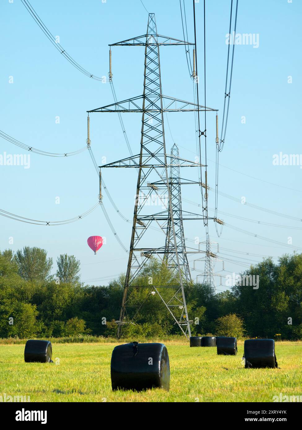Electricity pylon hot air balloon hi-res stock photography and images ...