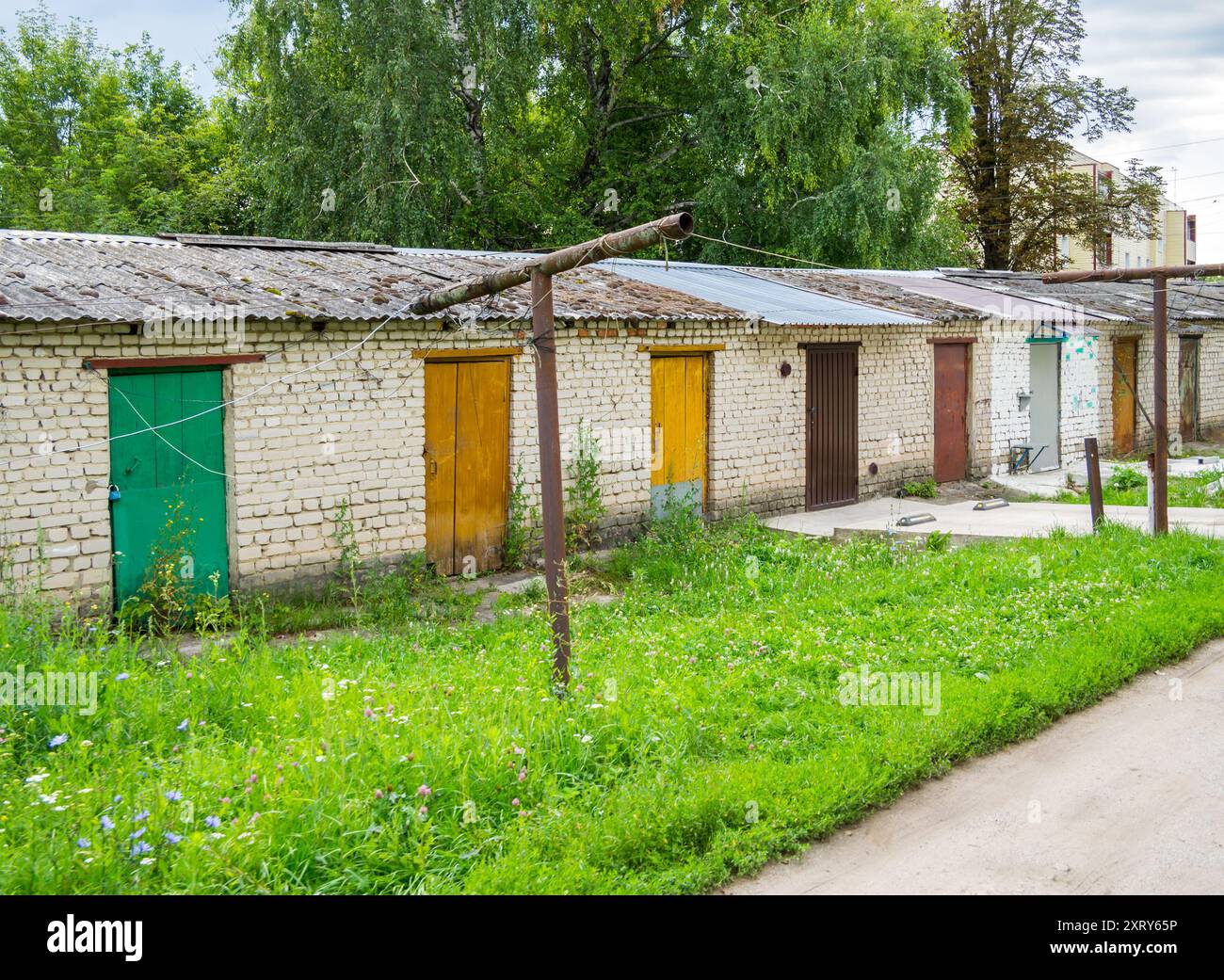 Row rural sheds hi-res stock photography and images - Alamy