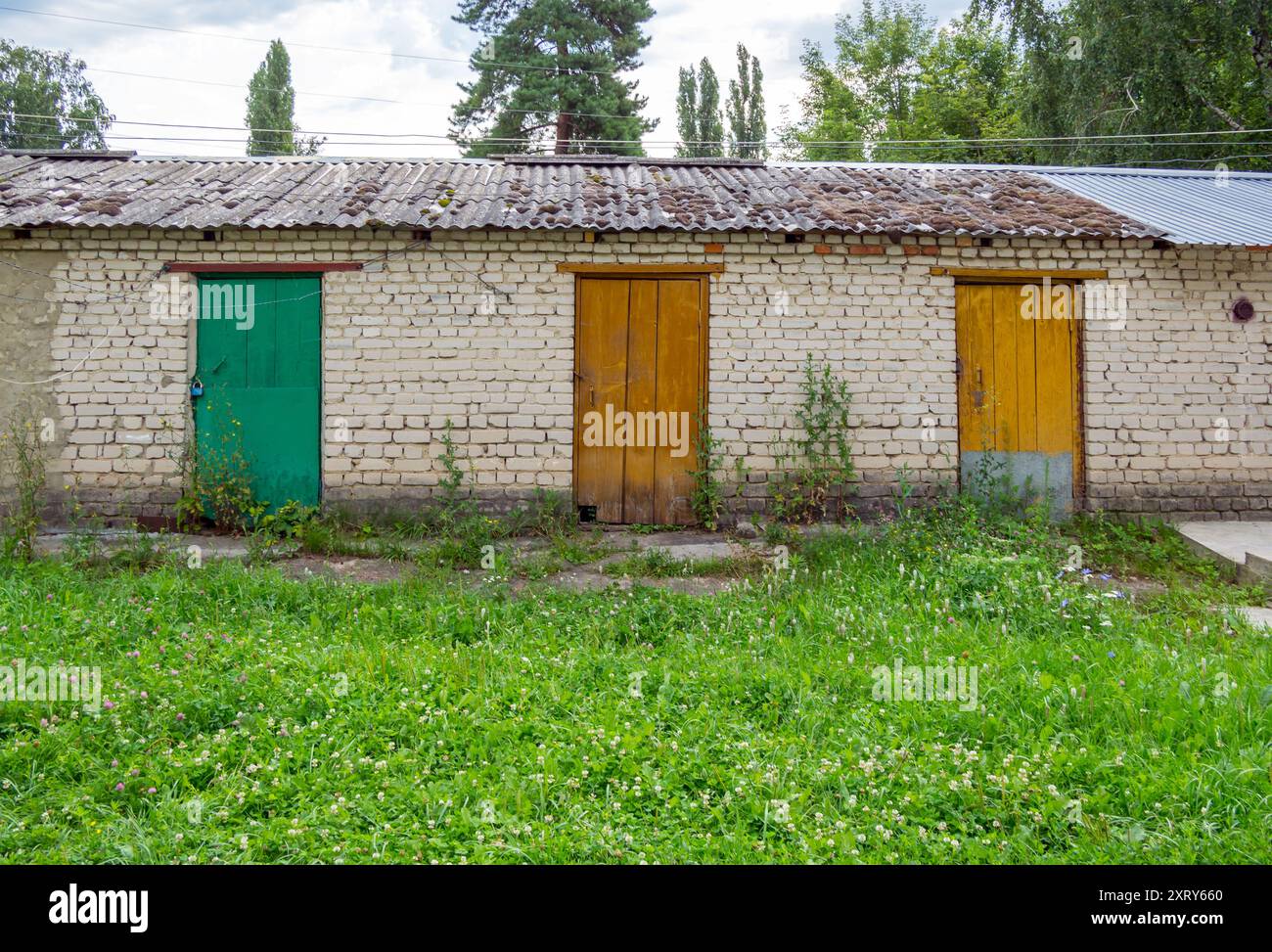 Row rural sheds hi-res stock photography and images - Alamy