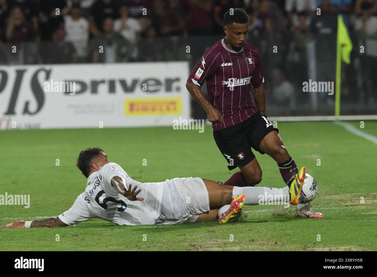 Lilian Njoh of US Salernitana 1919 competes for the ball with Salvatore  Esposito of Spezia Calcio