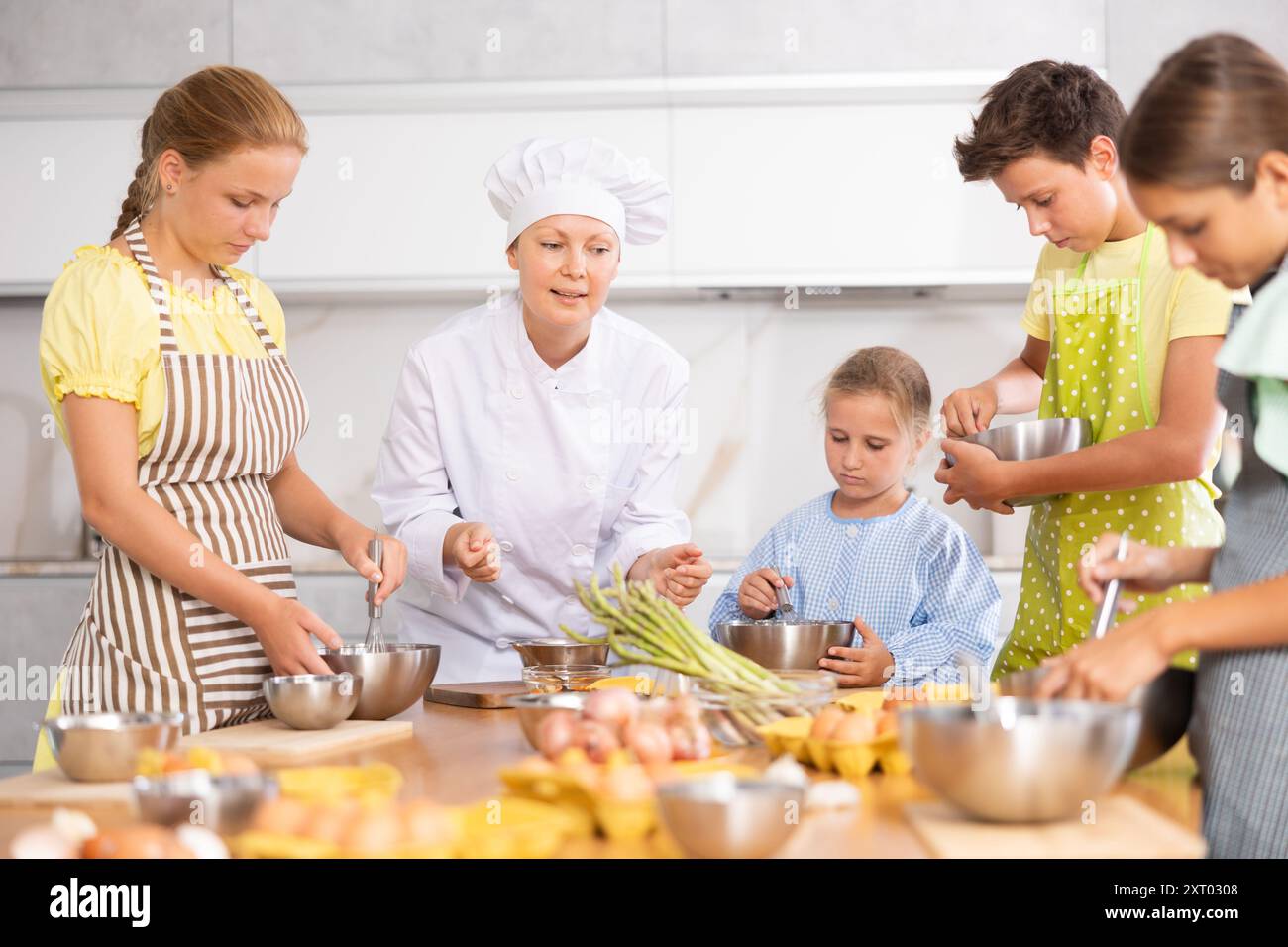 Children culinary lesson female hi-res stock photography and images - Alamy