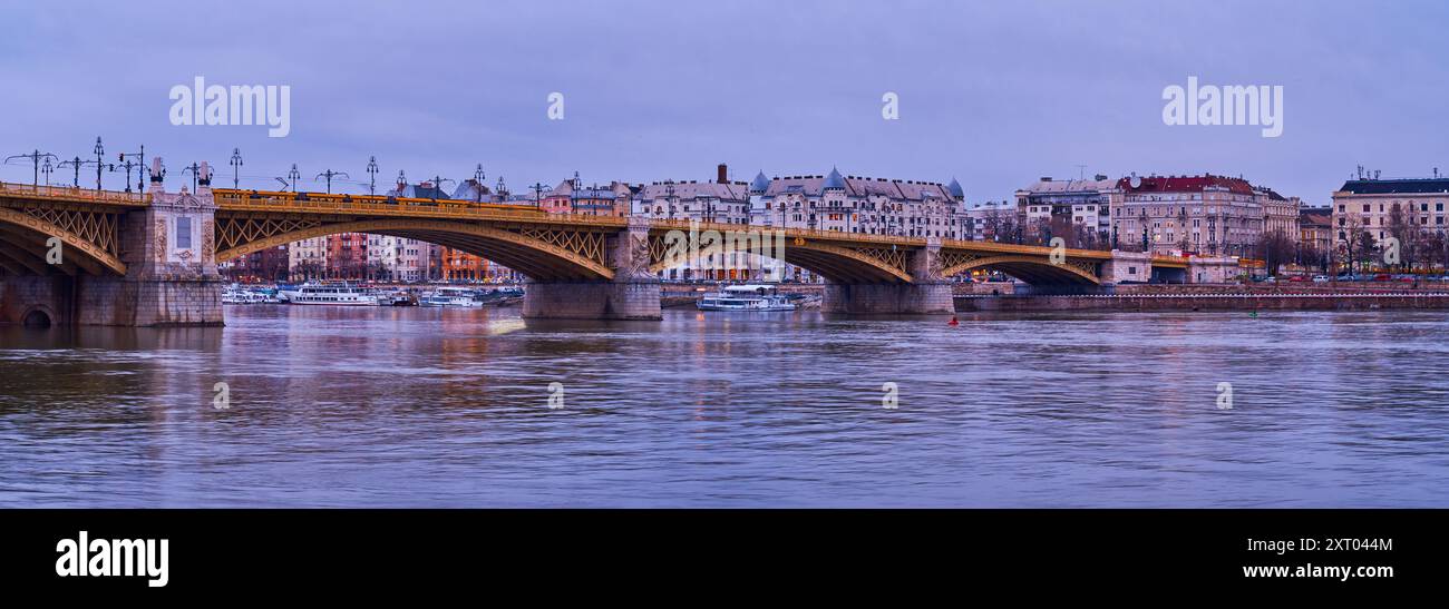 Margaret bridge panorama hi-res stock photography and images - Alamy