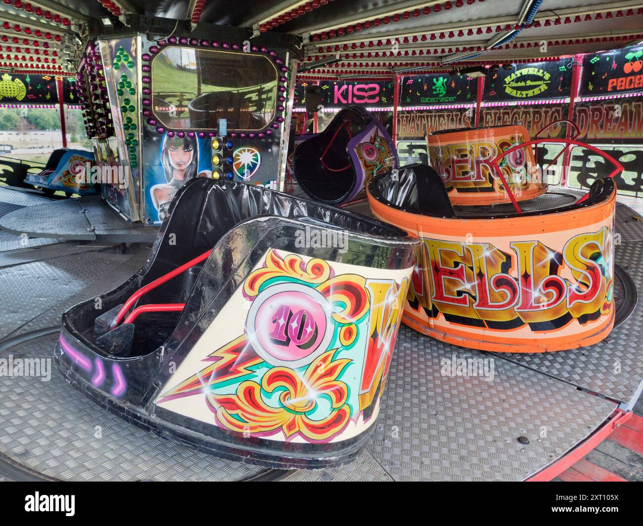 Rotating ride hi-res stock photography and images - Alamy