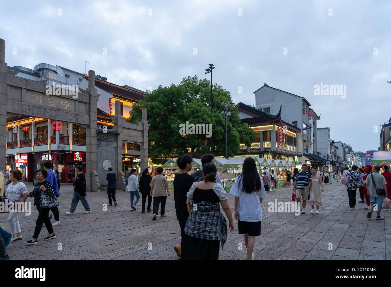 Bustling street scene featuring hi-res stock photography and images - Alamy
