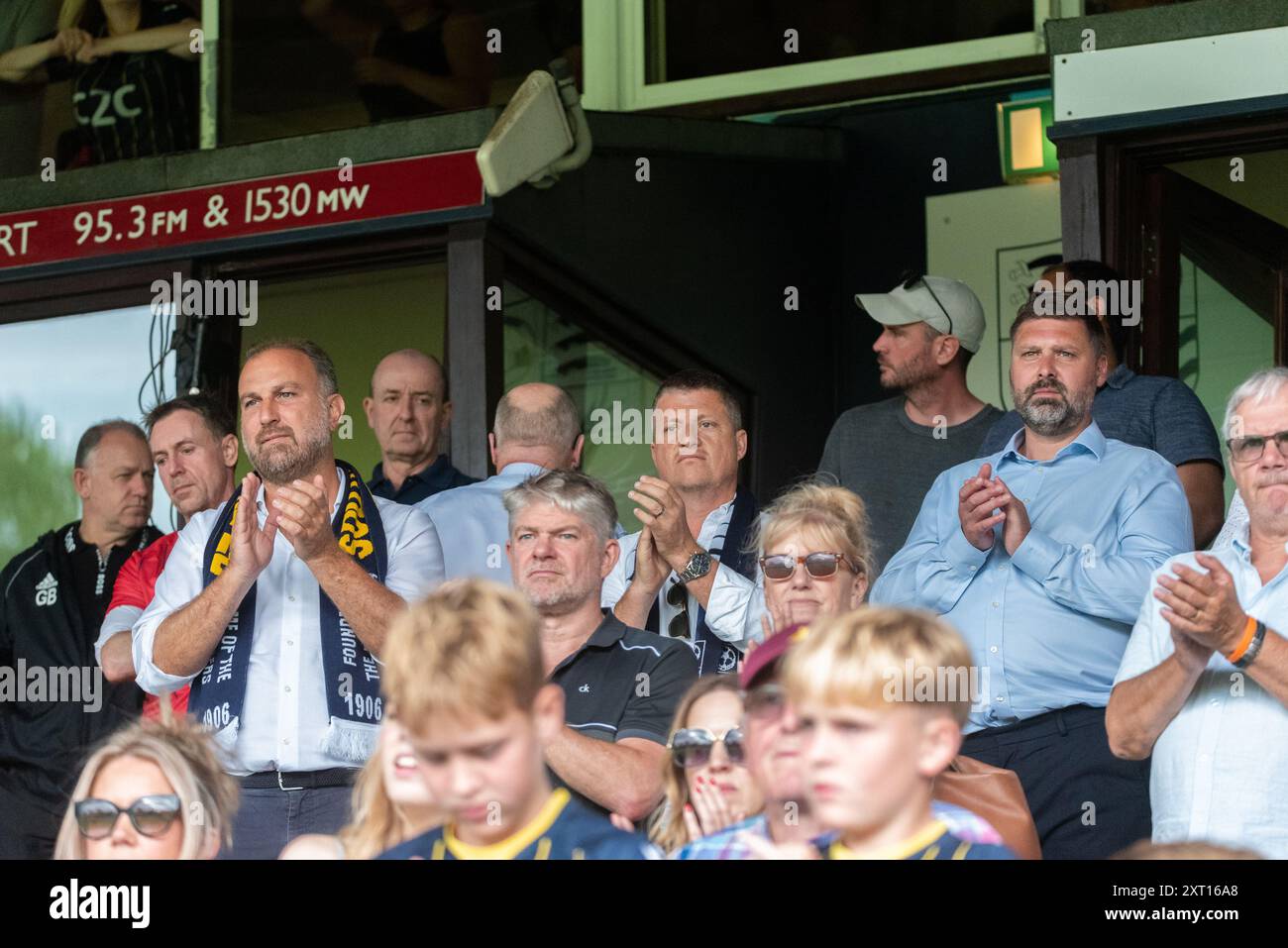 Vanarama english league football hi-res stock photography and images ...