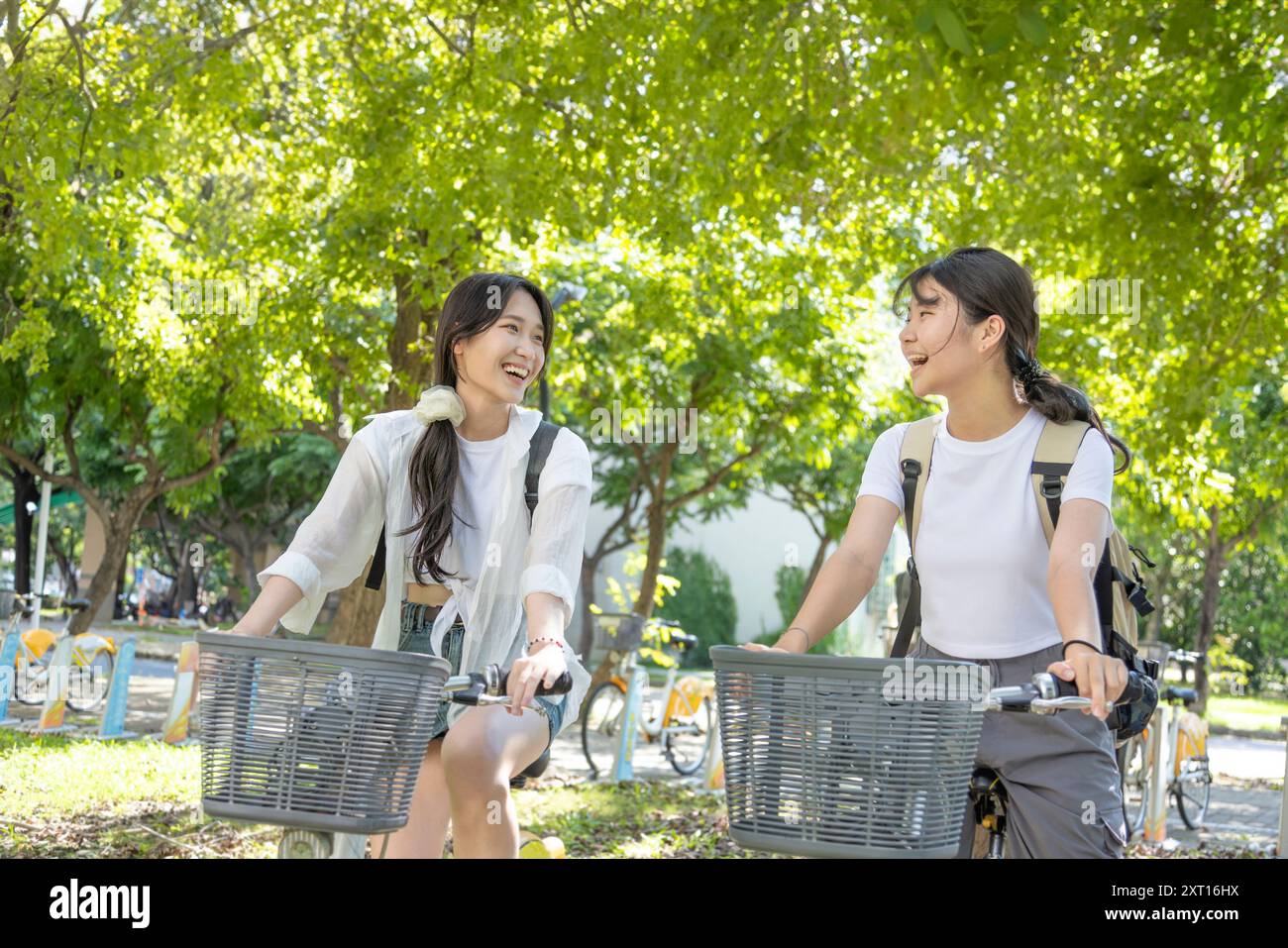Chinese school girls hi-res stock photography and images - Alamy