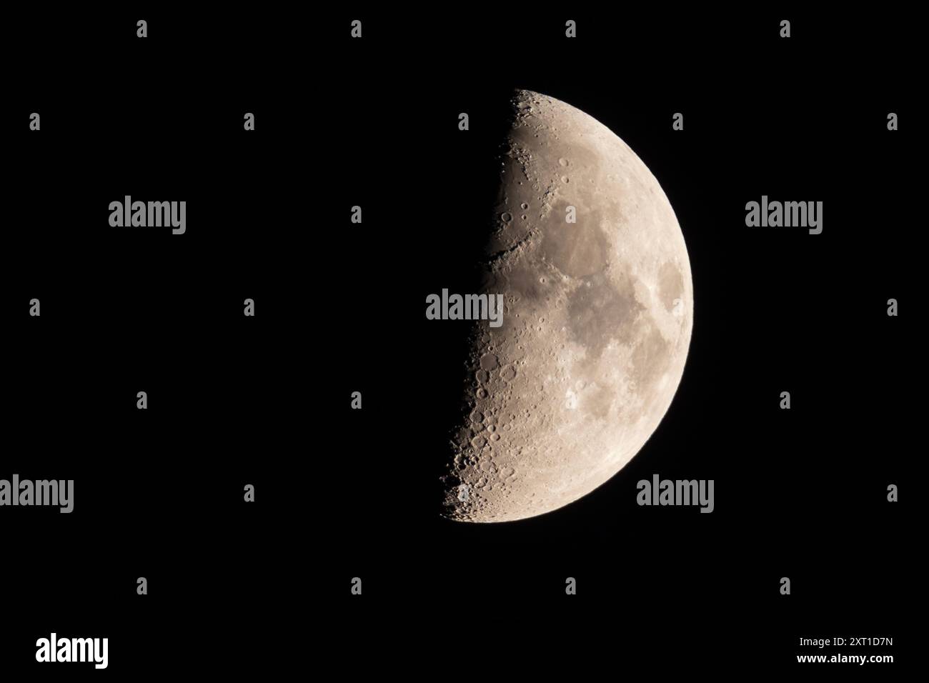 First quarter phase hi-res stock photography and images - Alamy