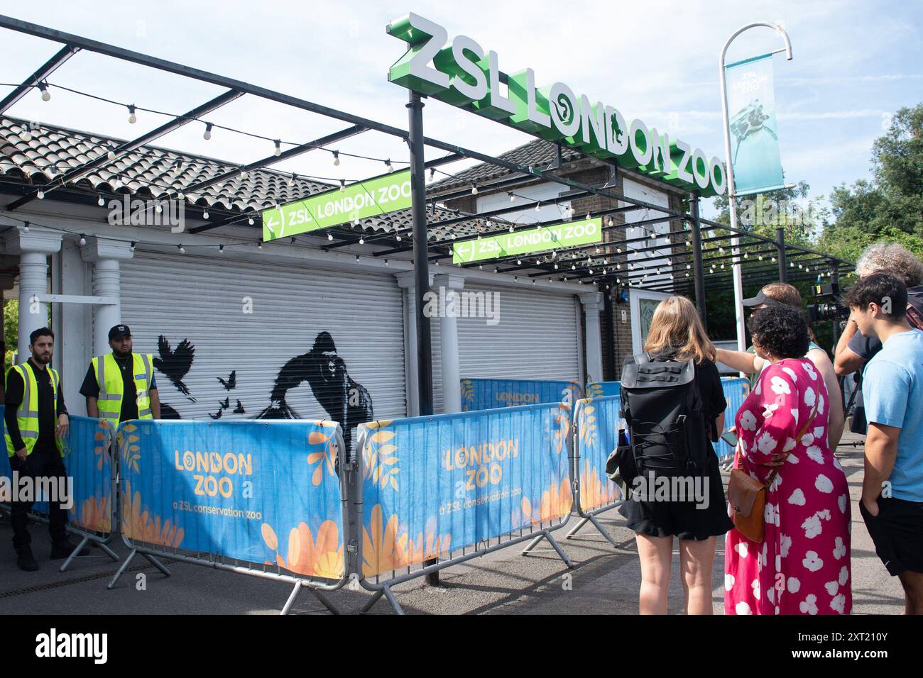 London, UK. 13 Aug 2024. People take photos of Street artist 
