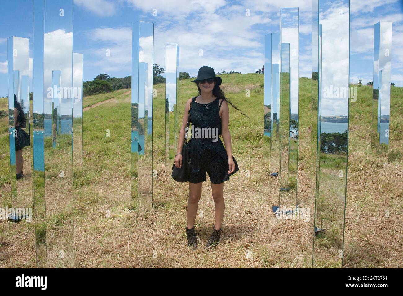 Black blue dress illusion hi-res stock photography and images - Alamy Black blue dress illusion hi-res stock photography and images - Alamy