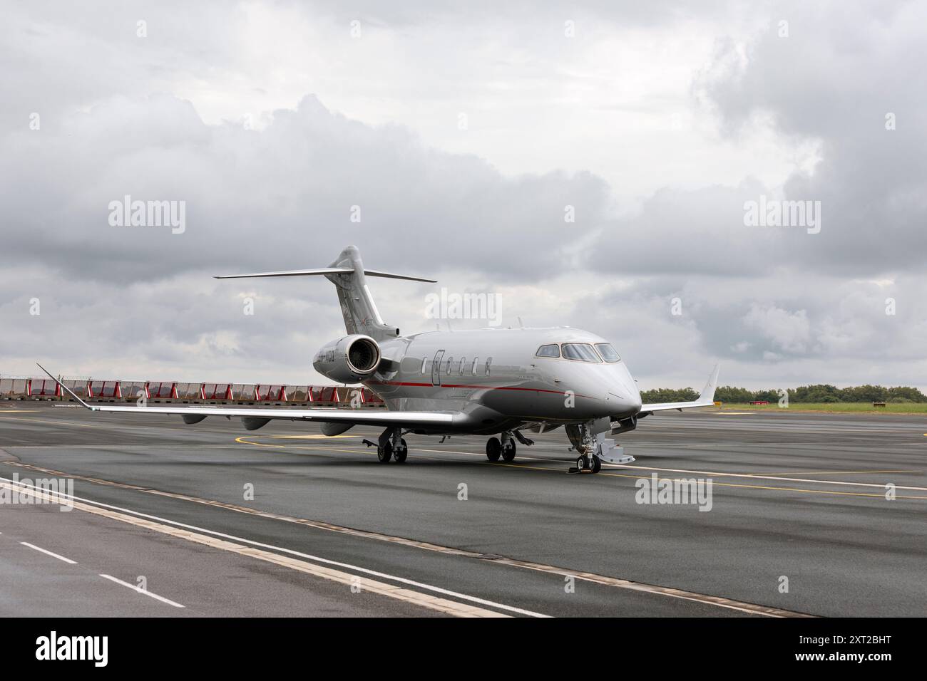 Aviation bombardier hi-res stock photography and images - Alamy