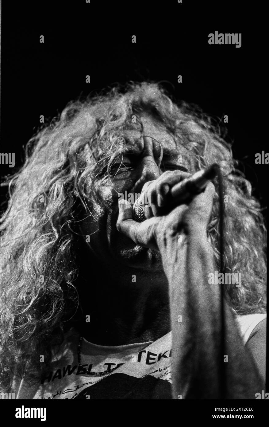 Robert Plant live at Glastonbury Festival 1993 Stock Photo
