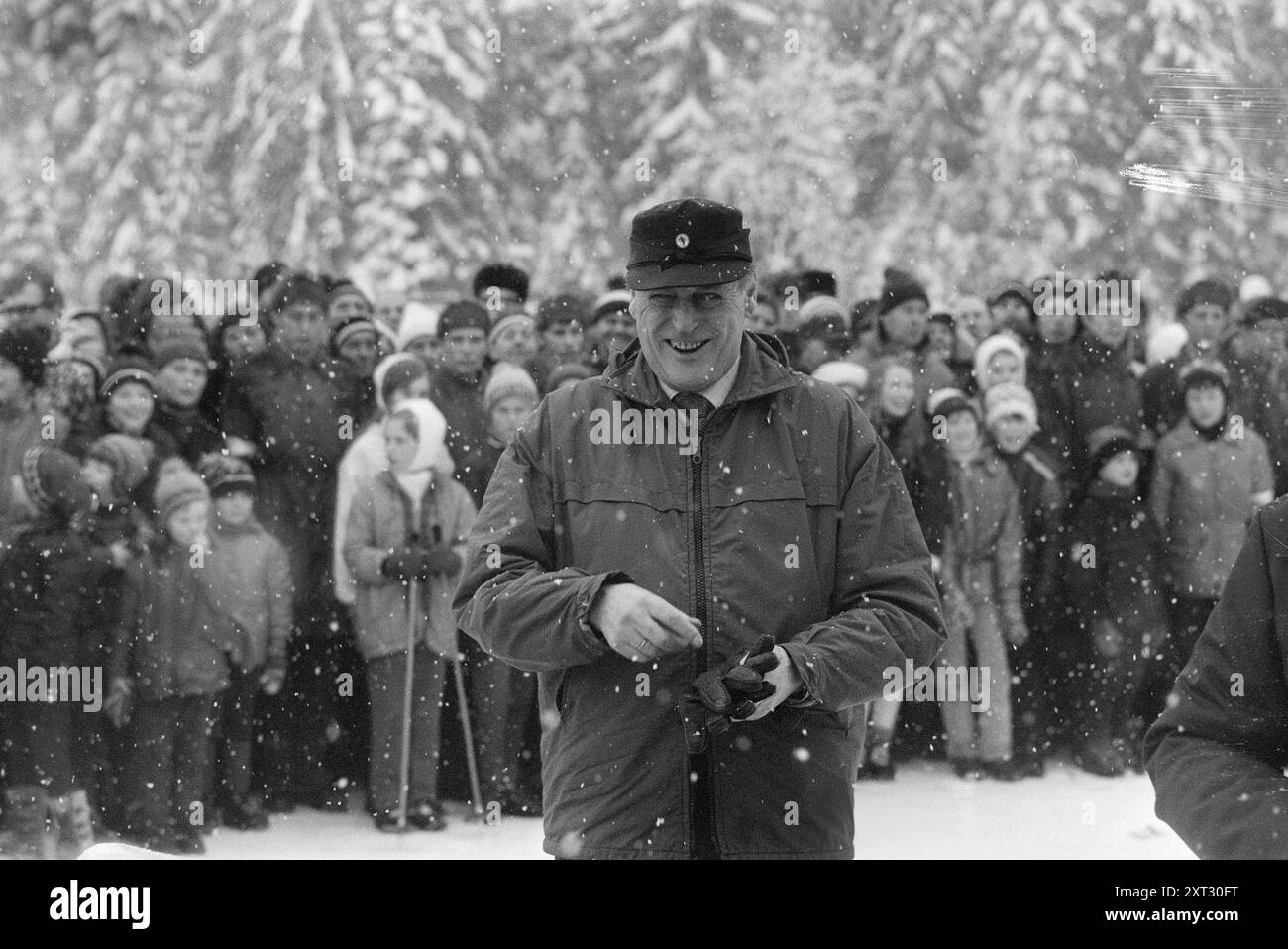 Aktuell 9 - 5 - 1971: Mork - Myrmo - Masters  Two favorites won the Norwegian skiing championship at the weekend. Everyone had expected Ingolf Mork to take home the victory in jumping, and it was also not unexpected that Magne Myrmo from Rennebu won his first NM in cross-country skiing.  Norwegian King Olav.  Photo. Ivar Aaserud/Aktuell/NTB ***PHOTO NOT IMAGE PROCESSED*** Stock Photo