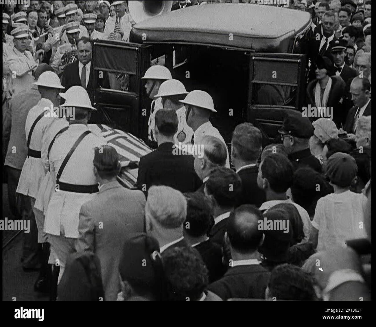 Fdr Death Crime murder coffin soldier funeral hi-res stock photography and images ...