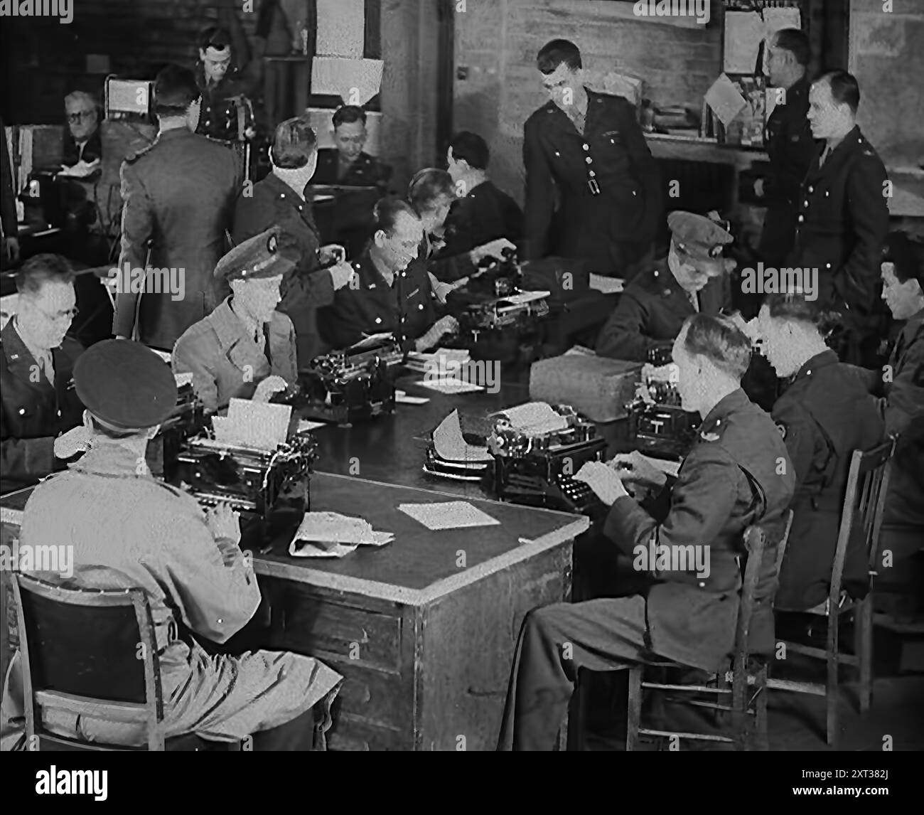 1940s men office desk work hi-res stock photography and images - Alamy