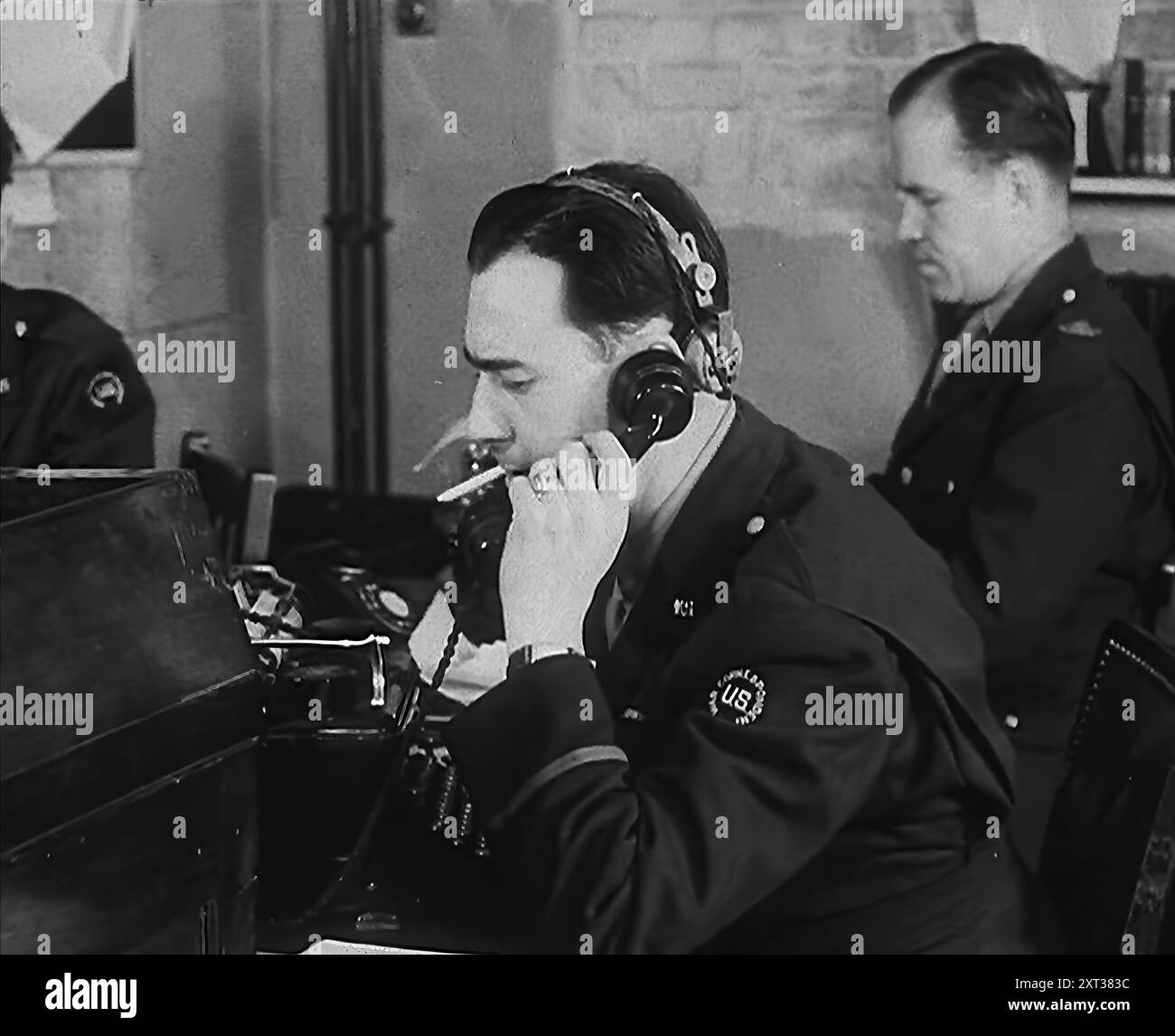 1940s men office desk work hi-res stock photography and images - Alamy