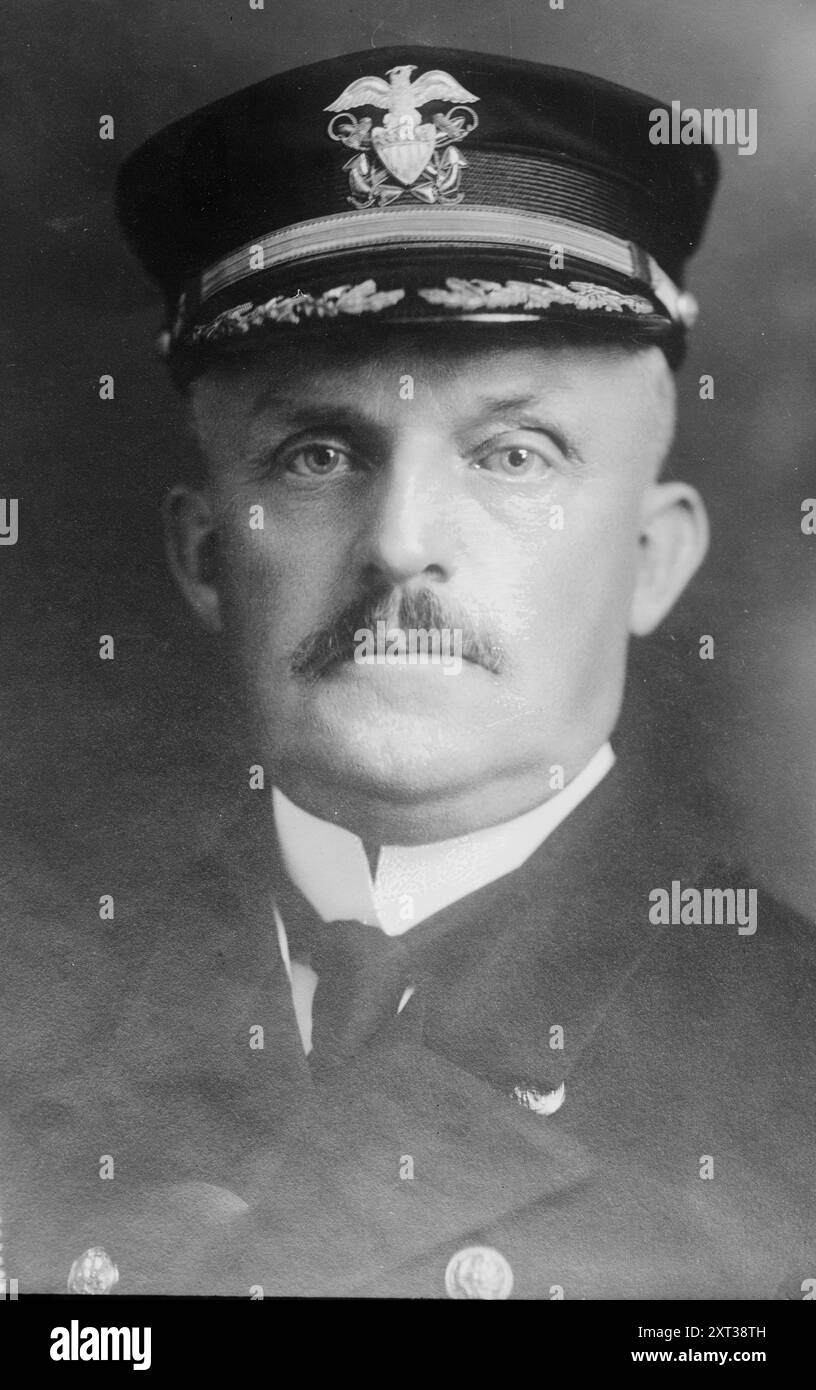 U s navy dress uniform Black and White Stock Photos & Images - Alamy