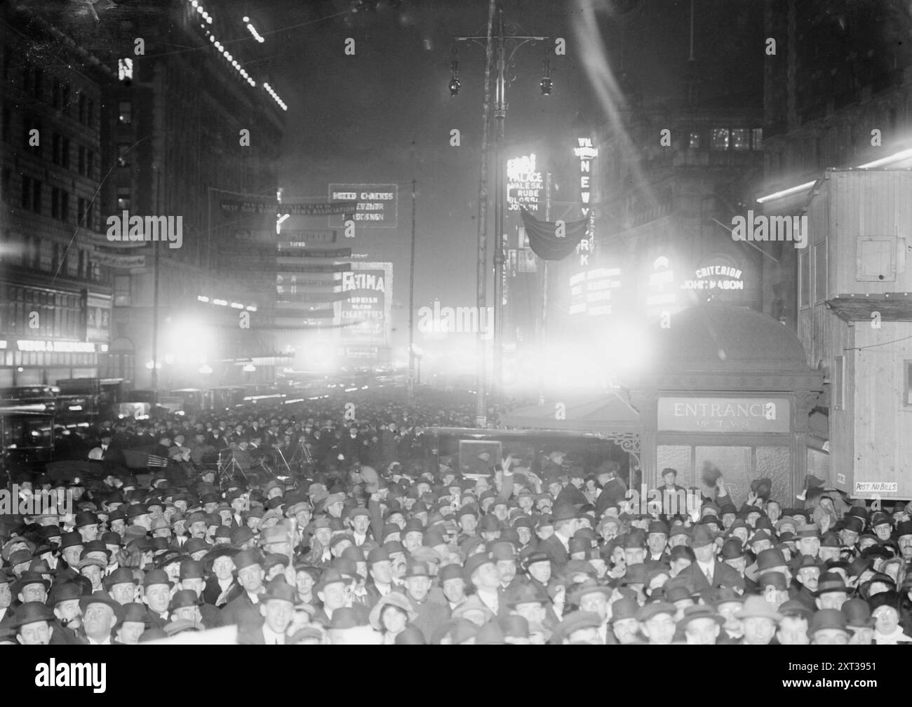 Crowd- Election Night - N.Y., 1913. The Fusion candidate John Purroy Mitchel, won election as Mayor of New York City. Stock Photo