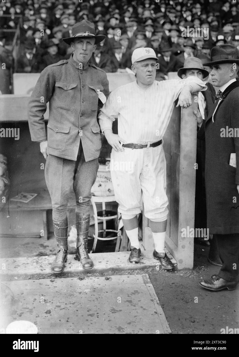 Hank Gowdy in military uniform with manager John McGraw, New York NL (baseball), 1917. Stock Photo