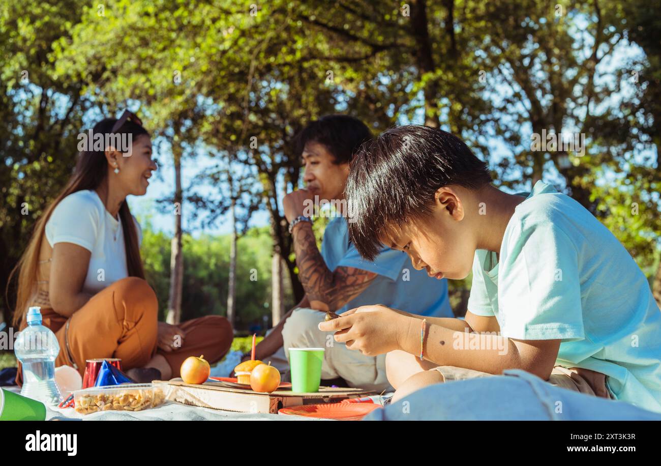 Asian family picnic fruit hi-res stock photography and images - Alamy