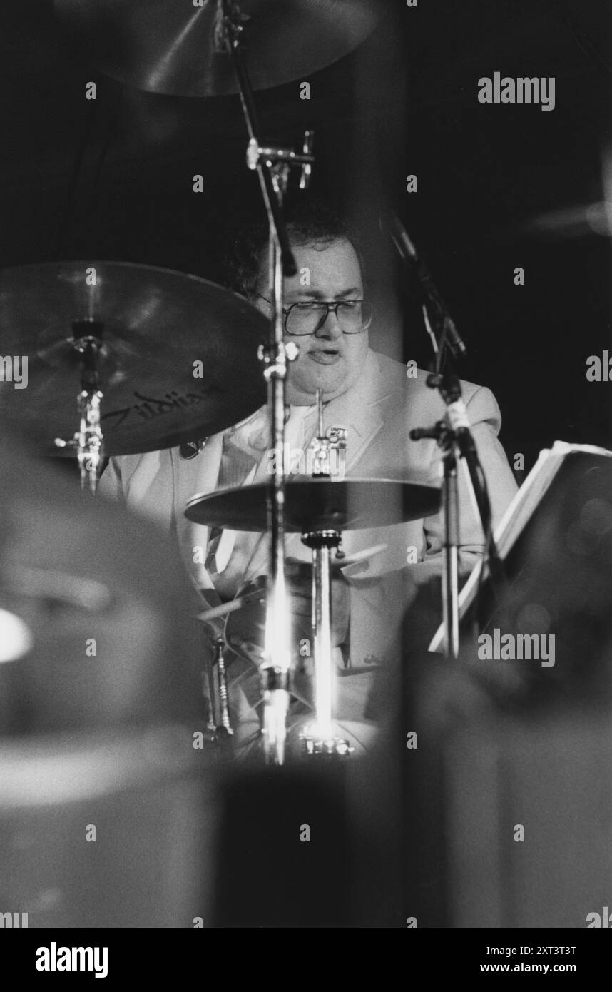 Man playing musical instrument duff hi-res stock photography and images ...