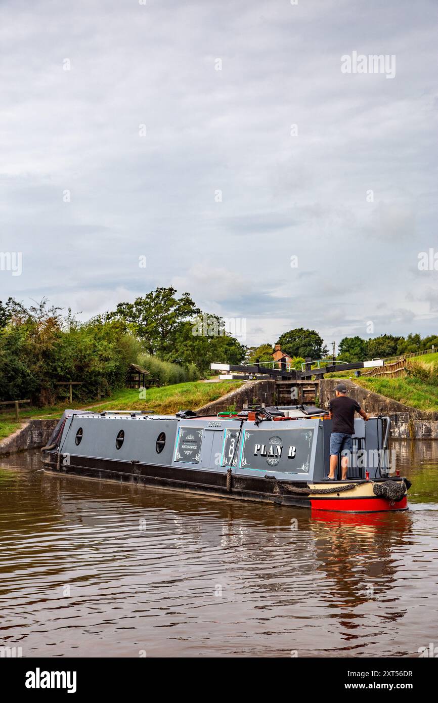 Canal narrowboat about to leave the Shropshire union canal at Hurleston junction near Nantwich Cheshire to join the Llangollen canal Stock Photo