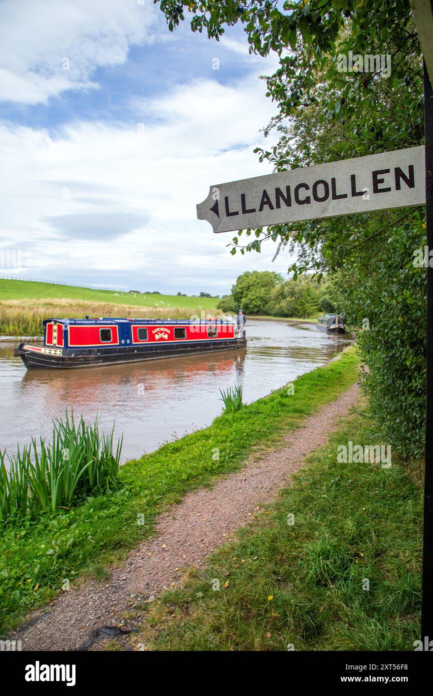 Canal narrowboat about to leave the Shropshire union canal at Hurleston junction near Nantwich Cheshire to join the Llangollen canal Stock Photo