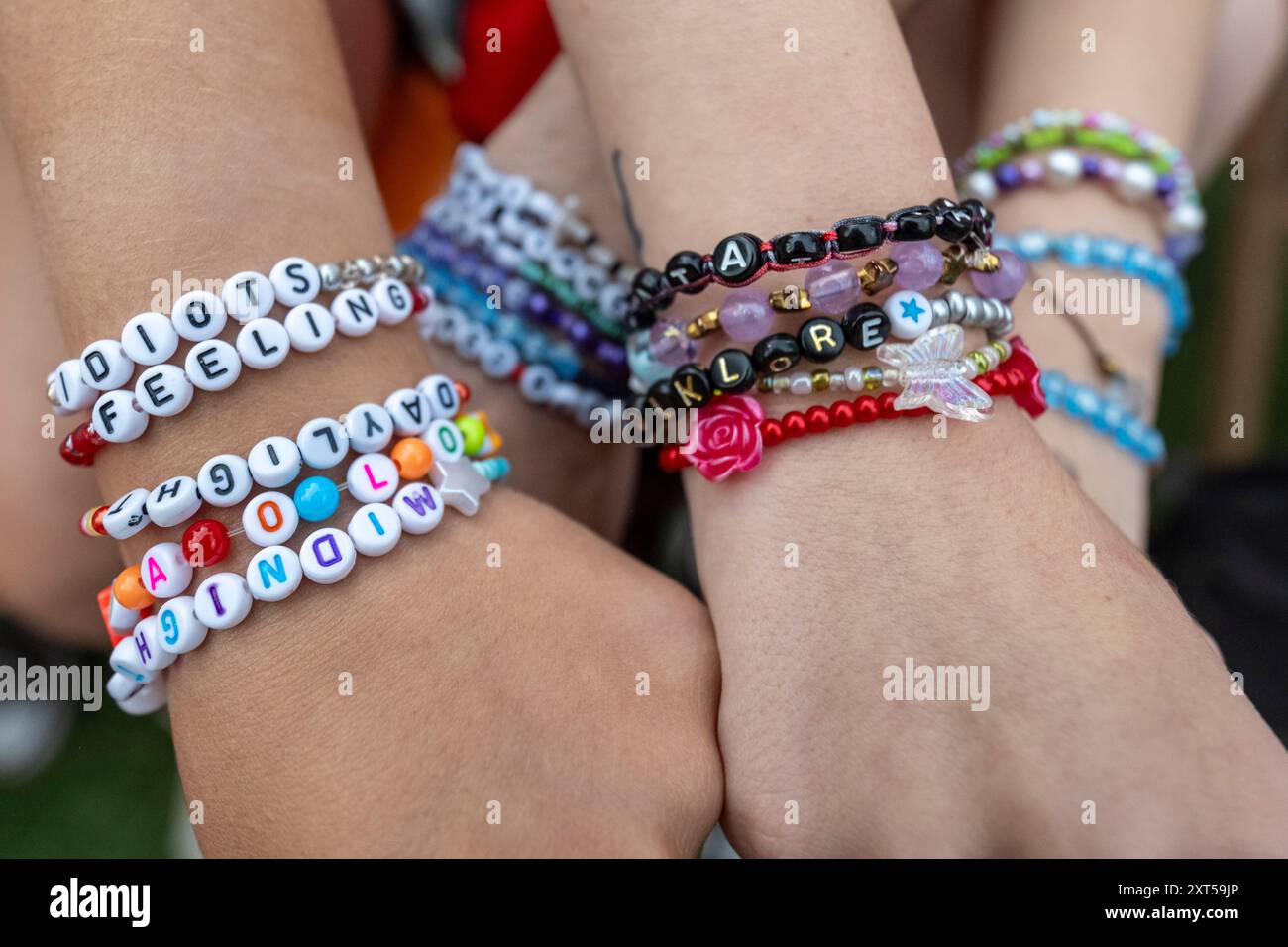 Swiftie Shells Taylor swift eras tour uk performing hi-res stock photography and ...