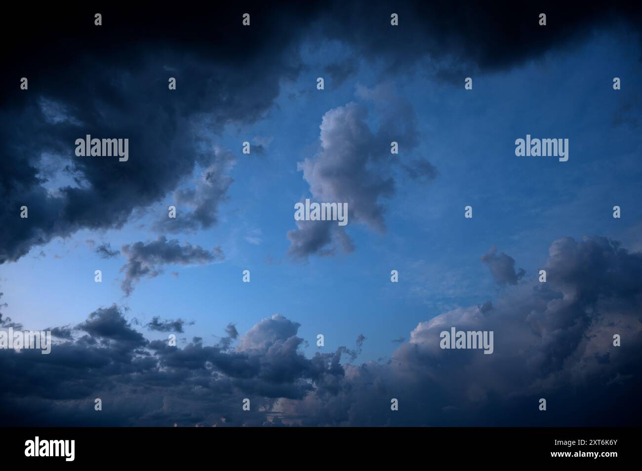 Beautiful sky with dark clouds hi-res stock photography and images - Alamy