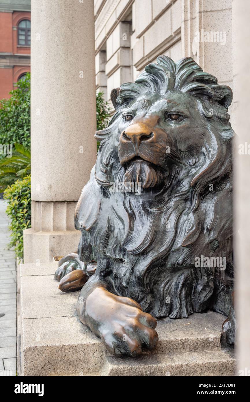 Lion Building Sign Stephen and Stitt - copies of original lion sculptures near former HSBC ...