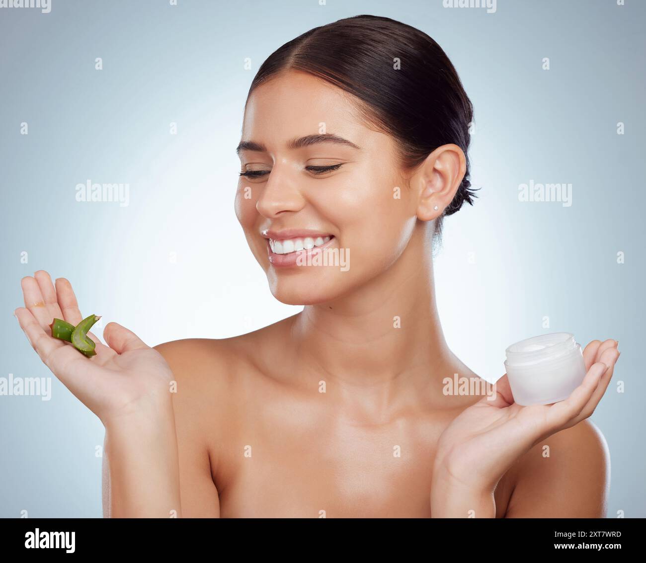 Aloe vera girl hi-res stock photography and images - Alamy