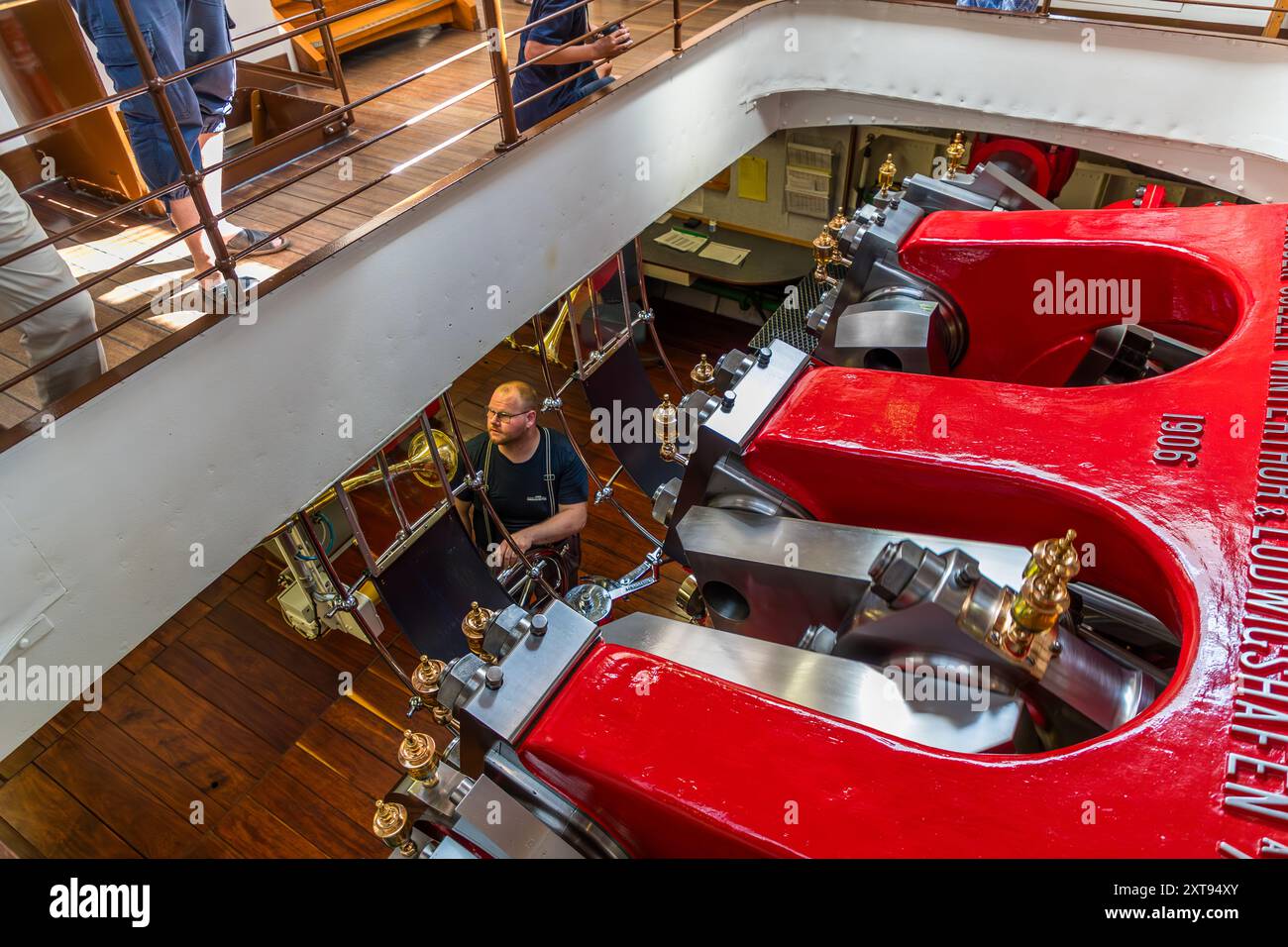 On the paddle steamers that operate scheduled services on Lake Lucerne, the steam engine and the engineer operating it are clearly visible to passengers. Seestrasse, Gersau, Schwyz, Switzerland Stock Photo