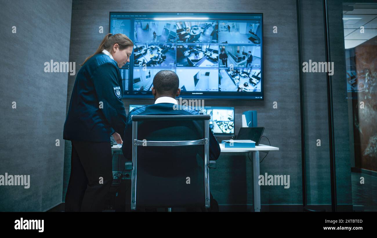 Data center employee talks in hi-res stock photography and images - Alamy