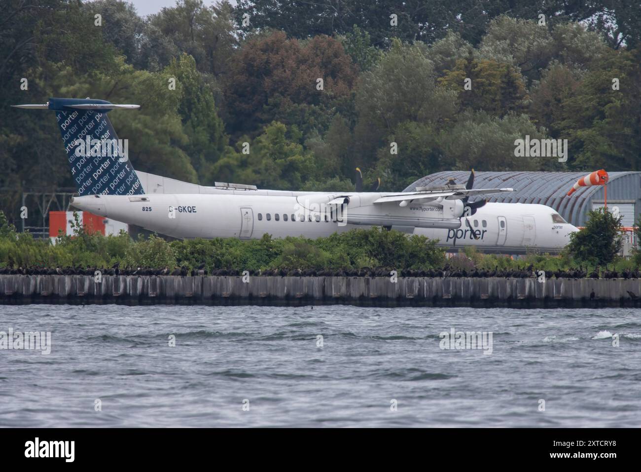 Porter Airplane landing at Billy Bishop Airport on Centre Island in toronto, Ontario, Canada Stock Photo