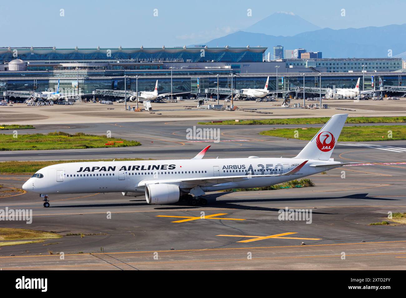 Japan Airlines (JAL) Airbus A350-900 (JA08XJ) passenger plane in