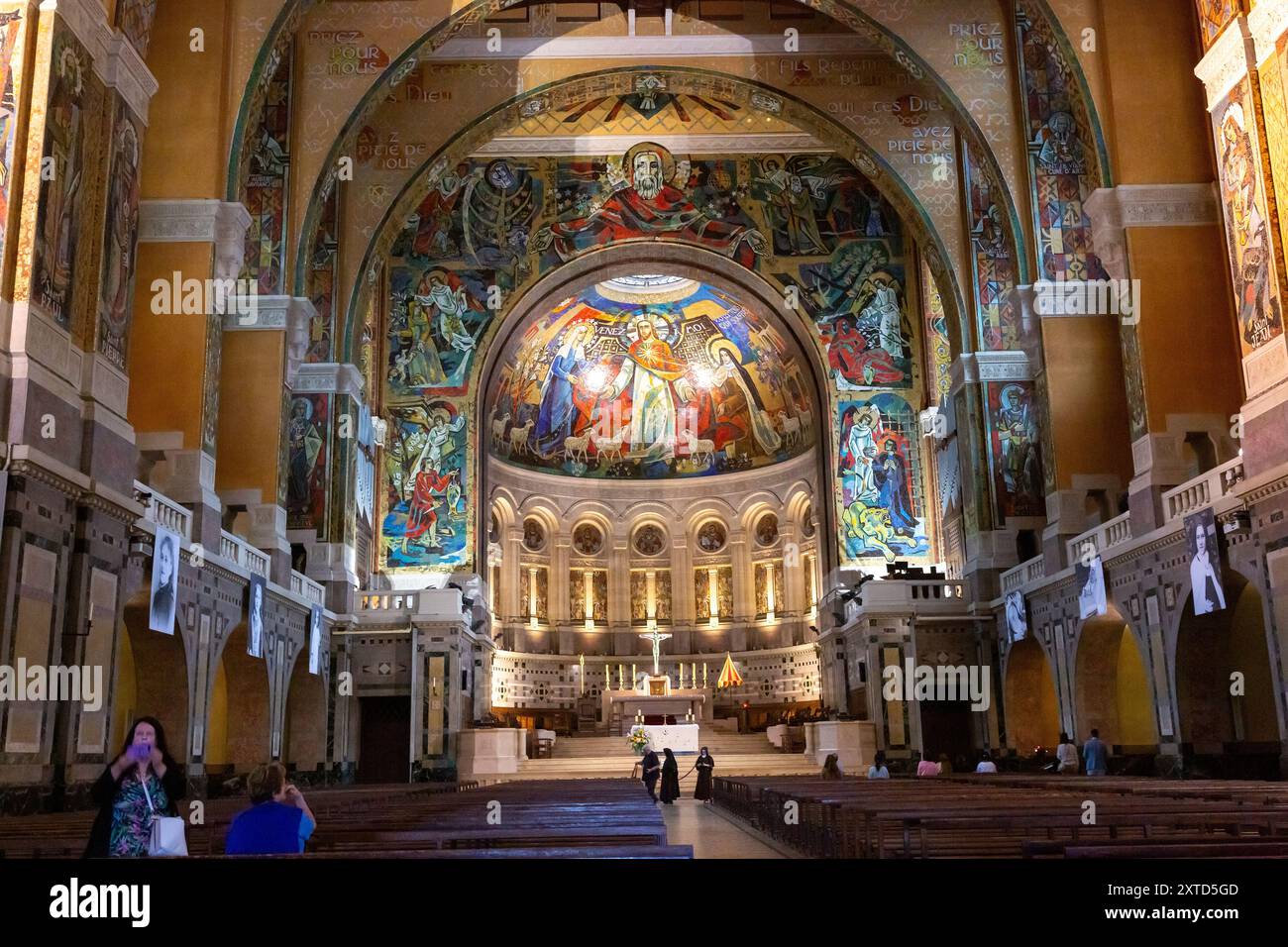 Lisieux basilica hi-res stock photography and images - Alamy