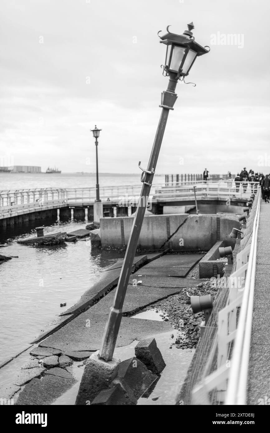 Great hanshin awaji earthquake Black and White Stock Photos & Images ...