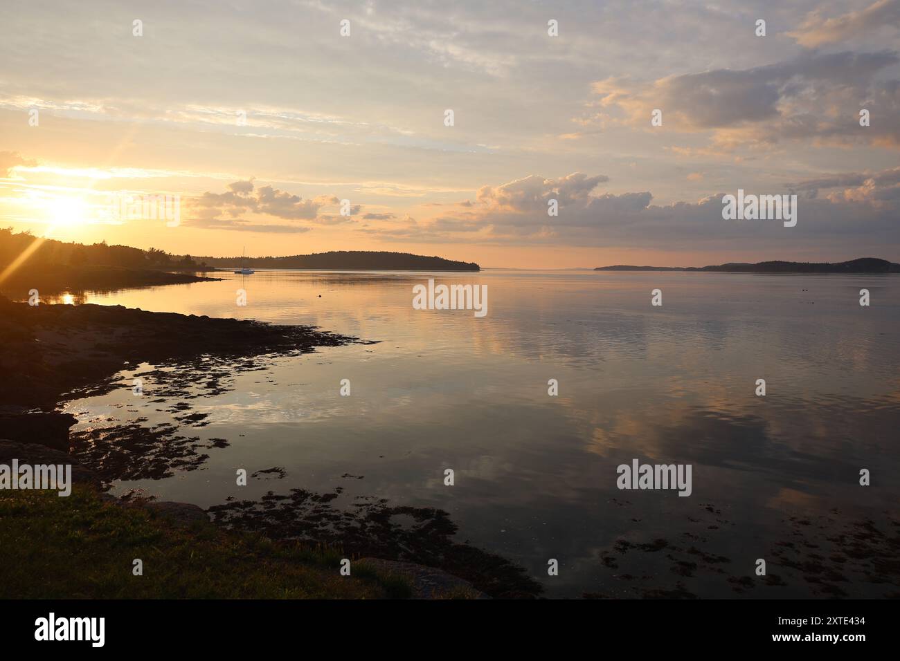 Sun reflected on ocean hi-res stock photography and images - Alamy