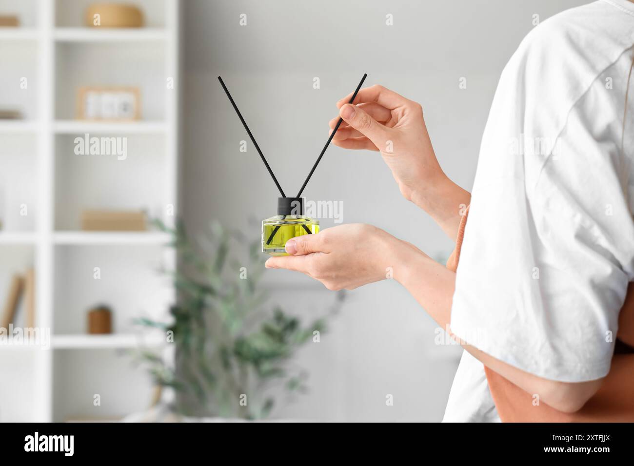 Female hands aroma diffuser hi-res stock photography and images - Alamy