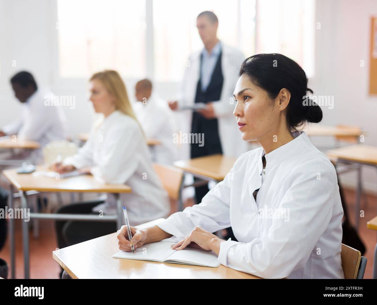 Young japanese nurse hi-res stock photography and images - Alamy