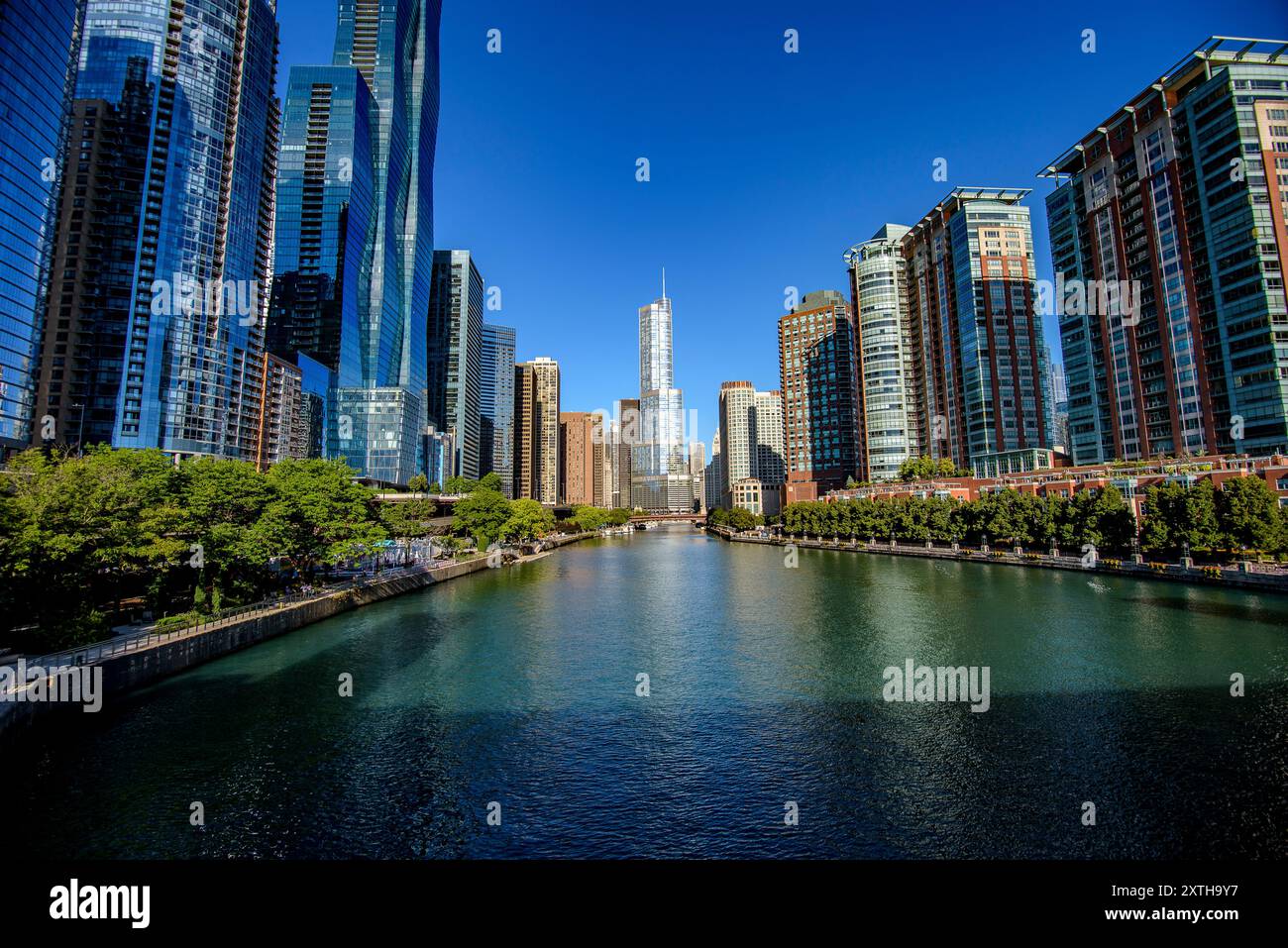 Chicago river lakefront hi-res stock photography and images - Alamy