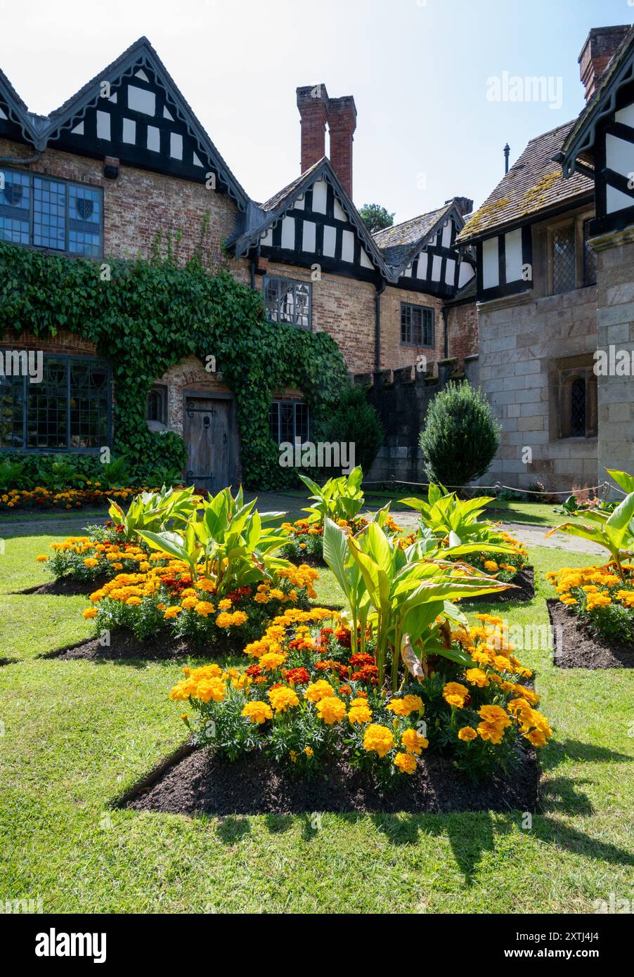 Baddesley Clinton Historical House with Moat and Gardens, Warwickshire ...