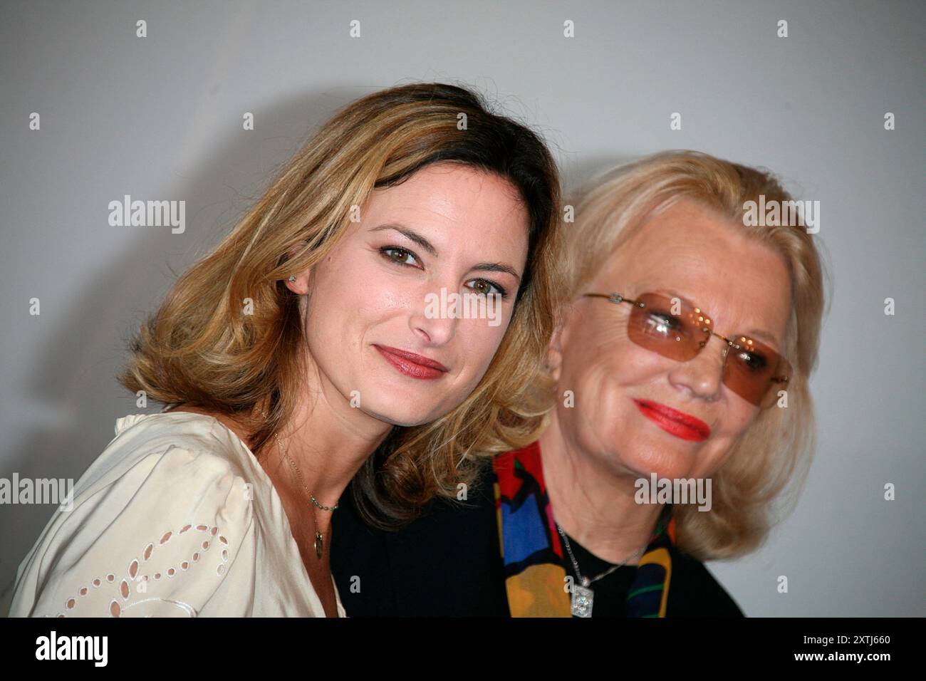 File photo - US actress Gena Rowlands and her daughter Zoe Cassavetes ...