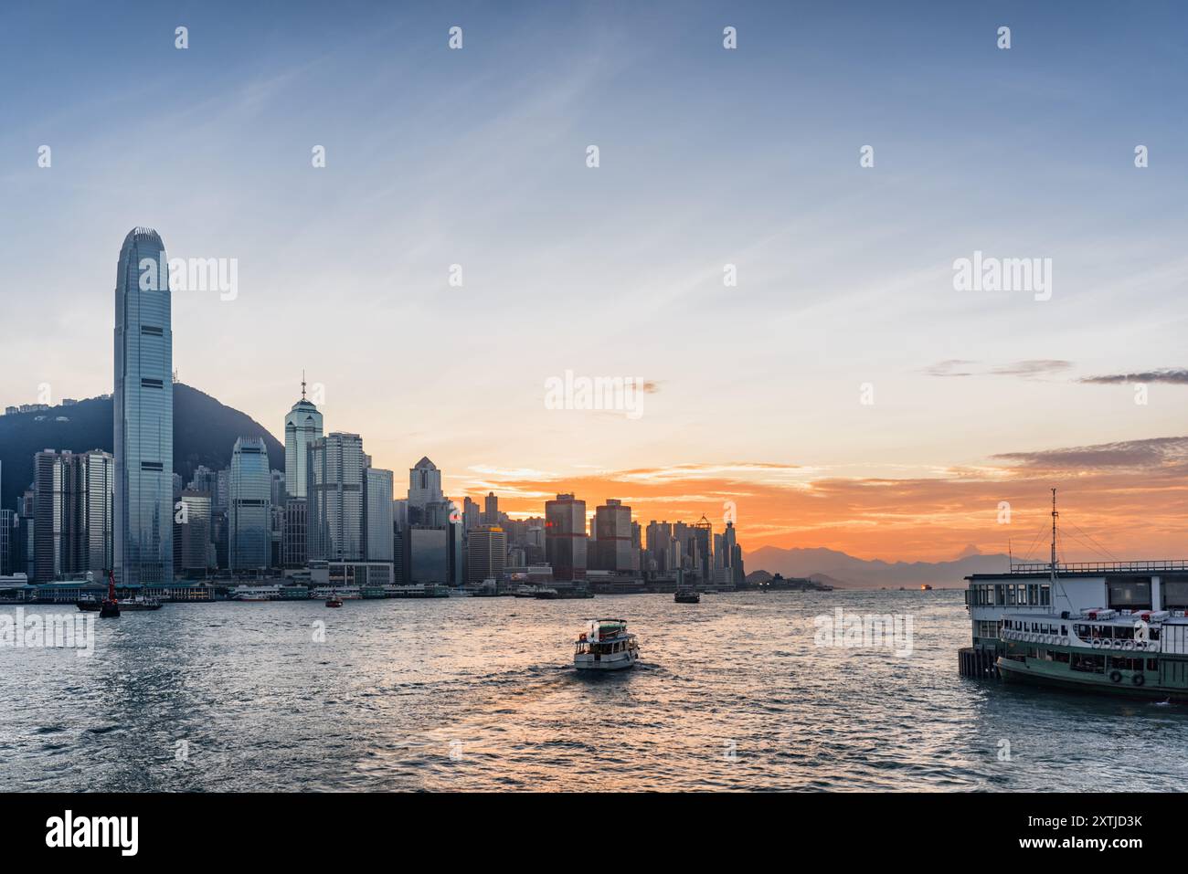 Hong kong island sunset skyline hi-res stock photography and images - Alamy