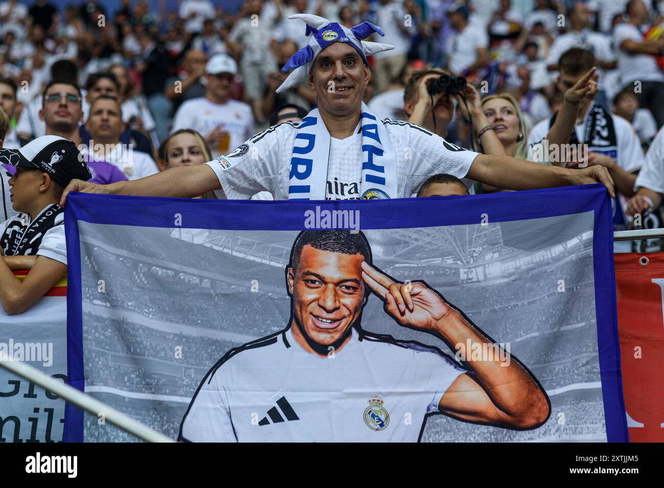 TRNAWA 14.08.2024 MECZ O SUPERPUCHAR EUROPY 2024: Real Madryt - Atalanta BC --- UEFA SUPER CUP 2024 FOOTBALL MATCH IN WARSAW: REAL MADRID - ATALANTA BC STADION PGE NARODOWY --- NATIONAL STADIUM NZ KIBICE, FANS, SUPPORTERS FOT. JACEK STANISLAWEK / 400mm.pl/NEWSPIX.PL --- Newspix.pl  POLAND OUT !!! Newspix / PRESSINPHOTO Stock Photo