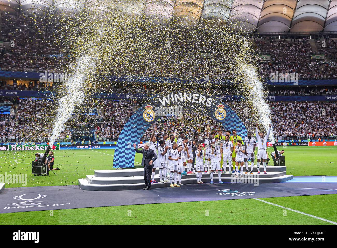 14.08.2024 WARSZAWA, STADION PGE NARODOWY ( WARSAW, POLAND, PGE NARODOWY STADIUM ) PILKA NOZNA ( FOOTBALL ) SUPERPUCHAR UEFA 2024 ( UEFA SUPERCUP 2024 ) MECZ REAL MADRYT - ATALANTA BERGAMO ( GAME REAL MADRIT - ATALANTA BERGAMO ) NZ 14.08.2024 WARSZAWA, STADION PGE NARODOWY ( WARSAW, POLAND, PGE NARODOWY STADIUM ) PILKA NOZNA ( FOOTBALL ) SUPERPUCHAR UEFA 2024 ( UEFA SUPERCUP 2024 ) MECZ REAL MADRYT - ATALANTA BERGAMO ( GAME REAL MADRIT - ATALANTA BERGAMO ) NZ REAL MADRYT RADOSC, WYGRANA SUPER PUCHAR ILUSTRACJA DRUZYNA FOTO LUKASZ GROCHALA/CYFRASPORT FOTO LUKASZ GROCHALA/CYFRASPORT/NEW Stock Photo